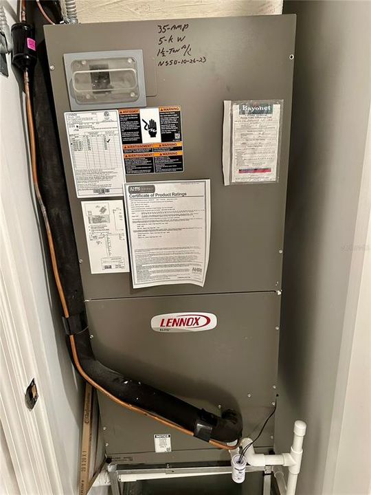 For Sale: $279,999 (3 beds, 2 baths, 1422 Square Feet)