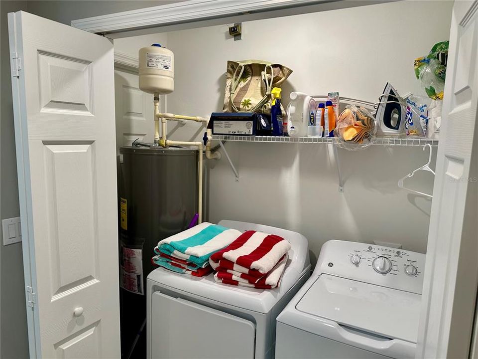 For Sale: $279,999 (3 beds, 2 baths, 1422 Square Feet)