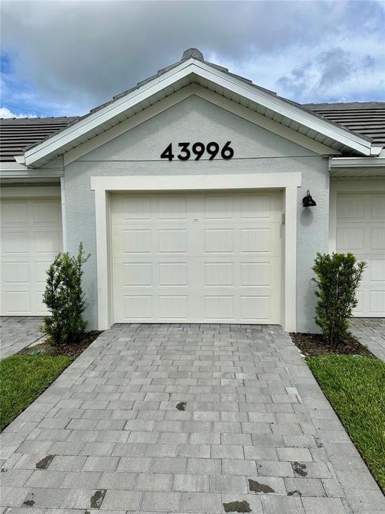 For Sale: $279,999 (3 beds, 2 baths, 1422 Square Feet)