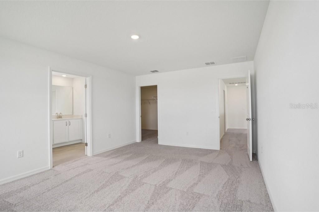 Active With Contract: $529,990 (3 beds, 2 baths, 2796 Square Feet)