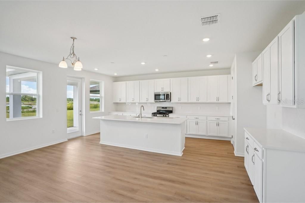 Active With Contract: $529,990 (3 beds, 2 baths, 2796 Square Feet)