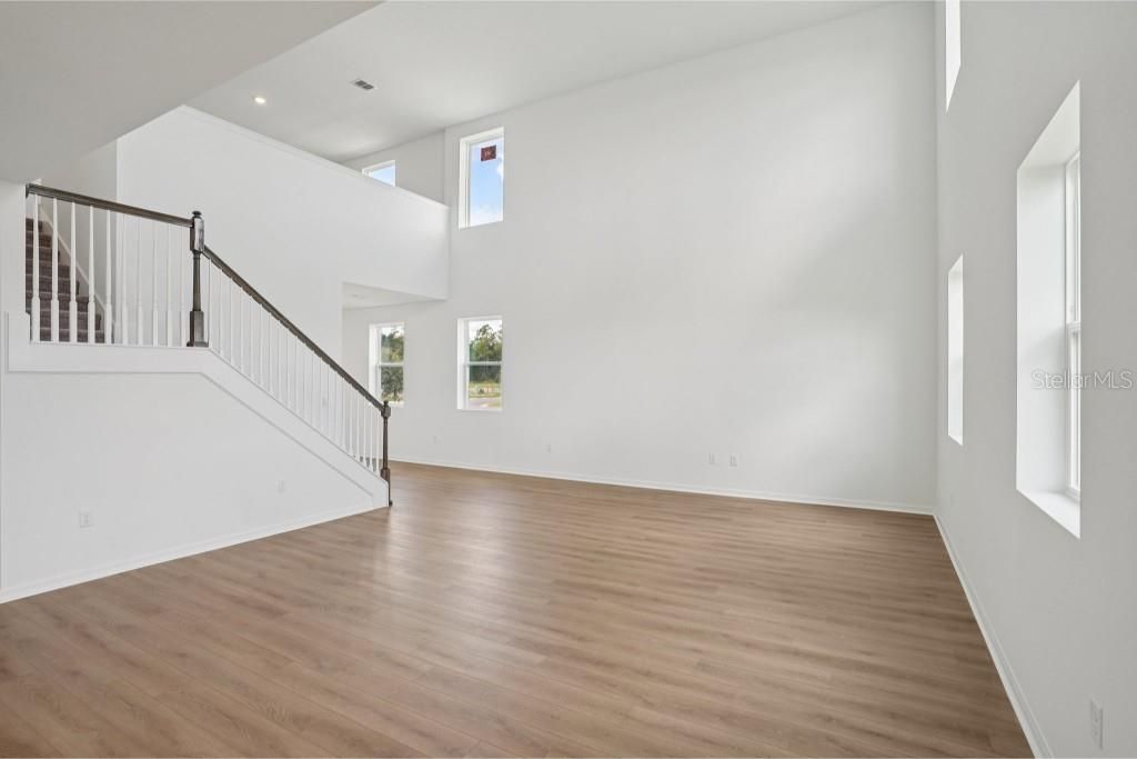 Active With Contract: $529,990 (3 beds, 2 baths, 2796 Square Feet)