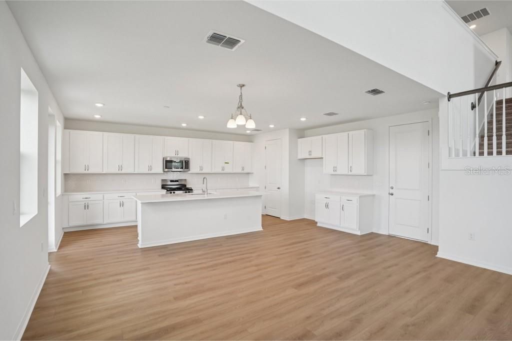 Active With Contract: $529,990 (3 beds, 2 baths, 2796 Square Feet)