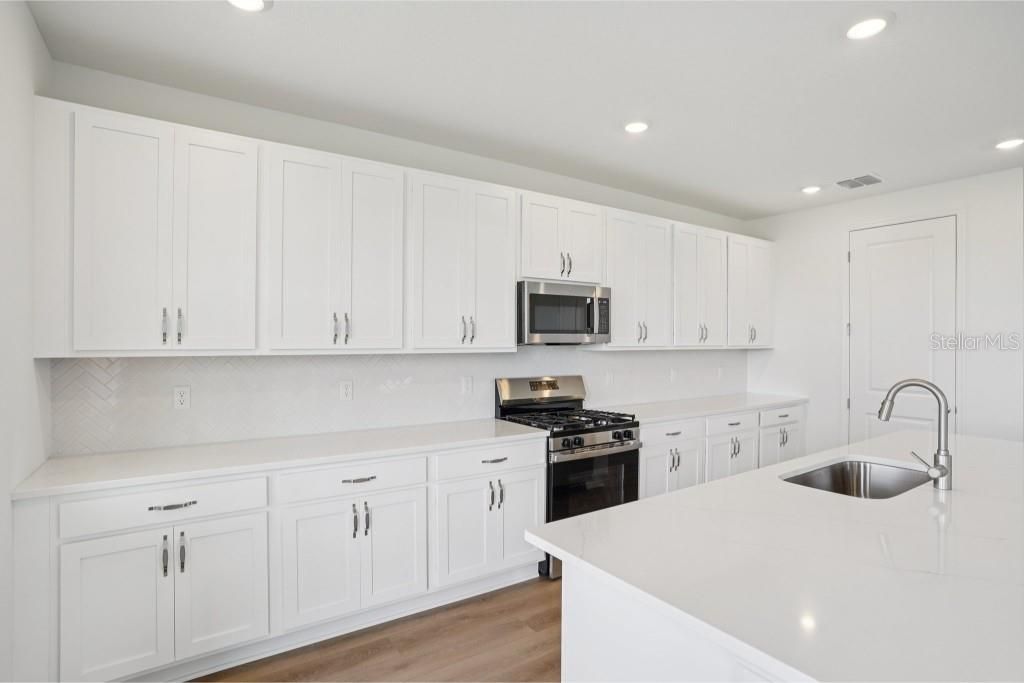 Active With Contract: $529,990 (3 beds, 2 baths, 2796 Square Feet)