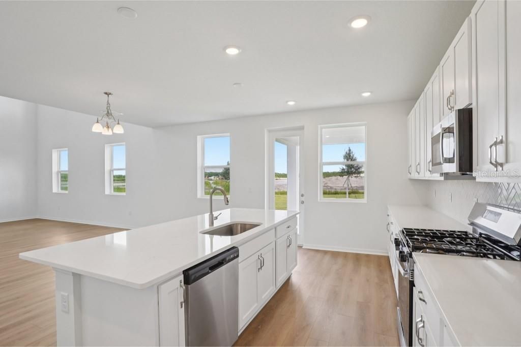 Active With Contract: $529,990 (3 beds, 2 baths, 2796 Square Feet)