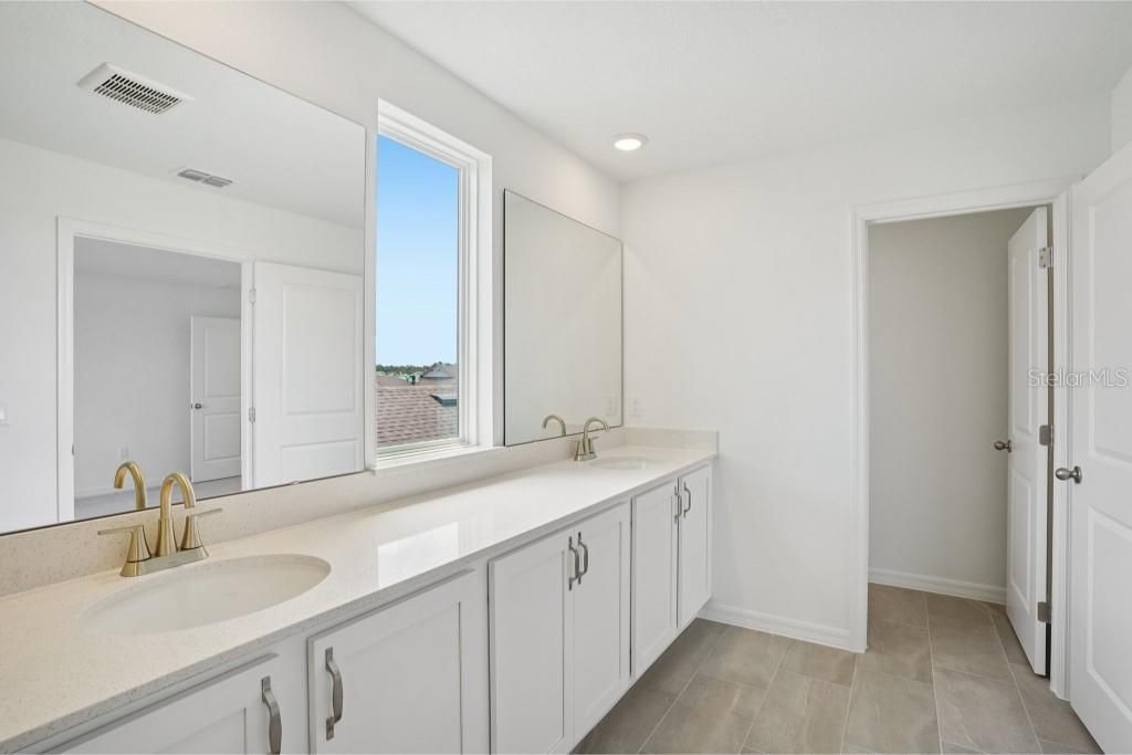 Active With Contract: $529,990 (3 beds, 2 baths, 2796 Square Feet)