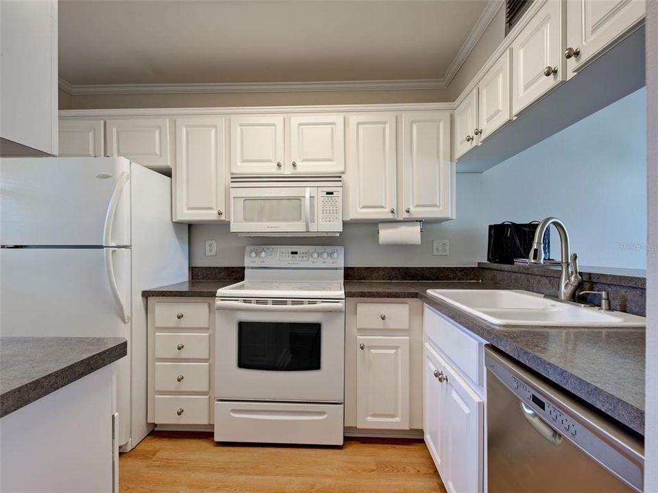 Activo con contrato: $204,900 (2 camas, 2 baños, 948 Pies cuadrados)