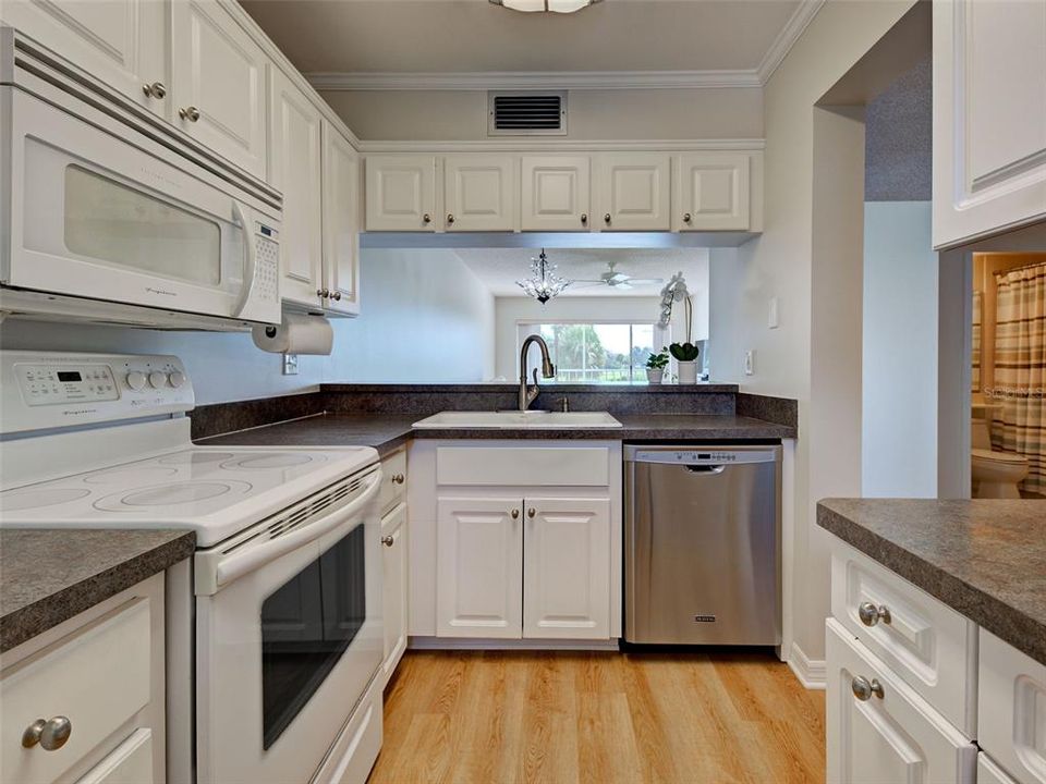 Activo con contrato: $204,900 (2 camas, 2 baños, 948 Pies cuadrados)