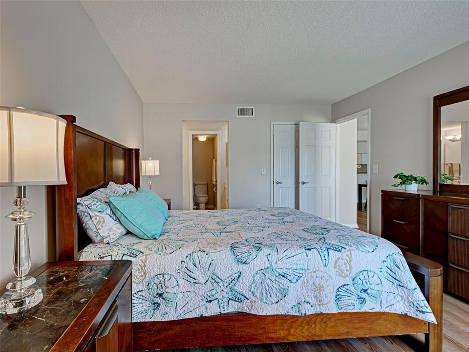 Activo con contrato: $204,900 (2 camas, 2 baños, 948 Pies cuadrados)