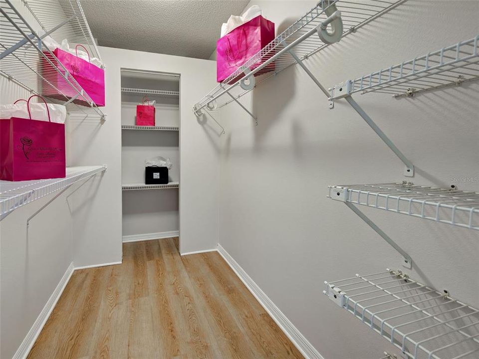 Activo con contrato: $204,900 (2 camas, 2 baños, 948 Pies cuadrados)