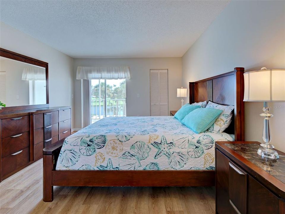 Activo con contrato: $204,900 (2 camas, 2 baños, 948 Pies cuadrados)