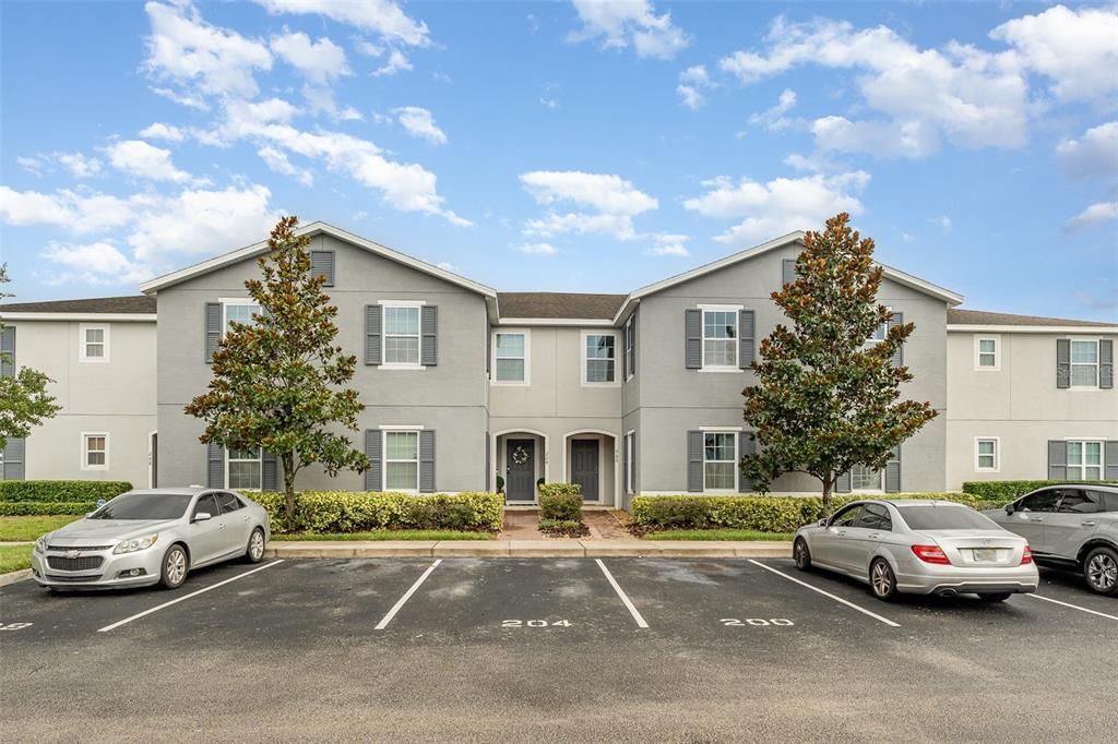 Под контрактом: $264,500 (4 спален, 3 ванн, 1930 Квадратных фут)