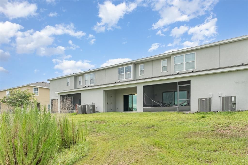 Под контрактом: $264,500 (4 спален, 3 ванн, 1930 Квадратных фут)