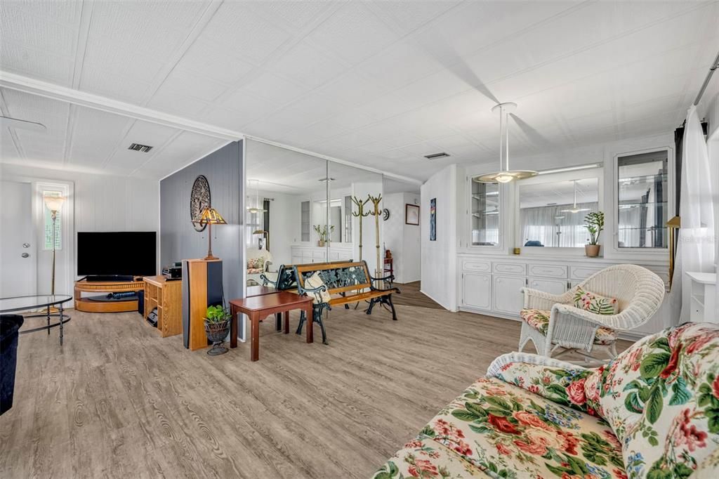 待售: $160,000 (2 贝兹, 2 浴室, 1488 平方英尺)