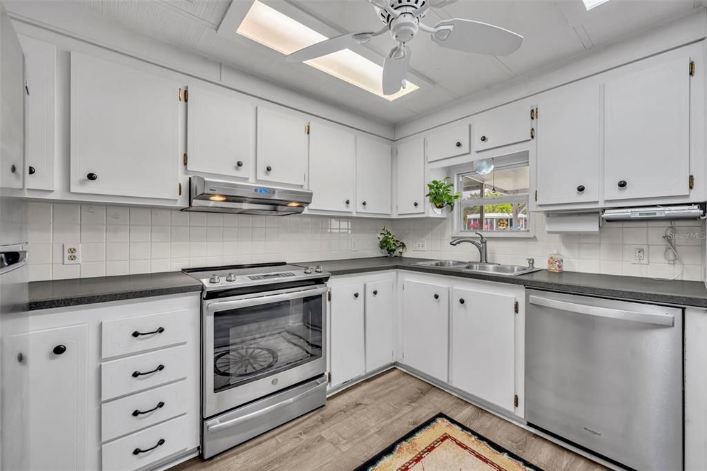 待售: $160,000 (2 贝兹, 2 浴室, 1488 平方英尺)