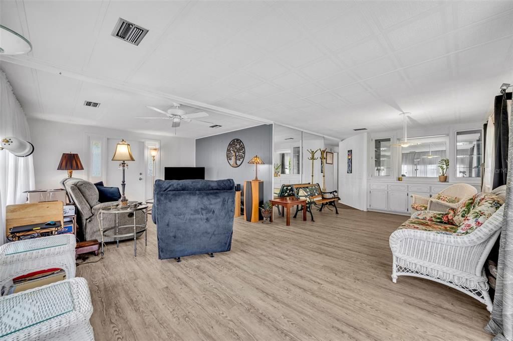 待售: $160,000 (2 贝兹, 2 浴室, 1488 平方英尺)