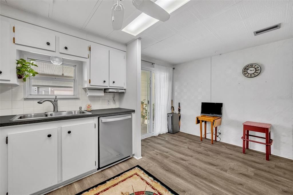 待售: $160,000 (2 贝兹, 2 浴室, 1488 平方英尺)