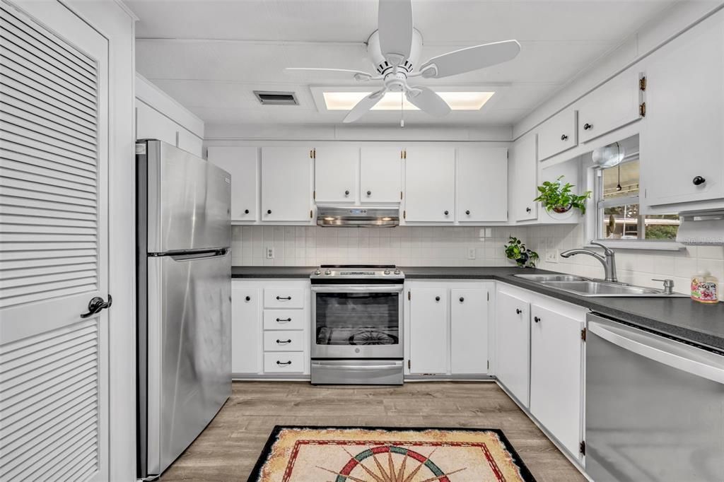 待售: $160,000 (2 贝兹, 2 浴室, 1488 平方英尺)