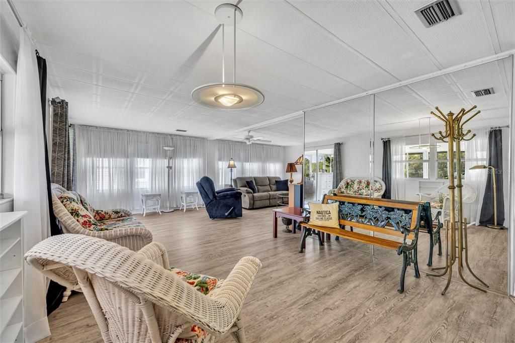 待售: $160,000 (2 贝兹, 2 浴室, 1488 平方英尺)