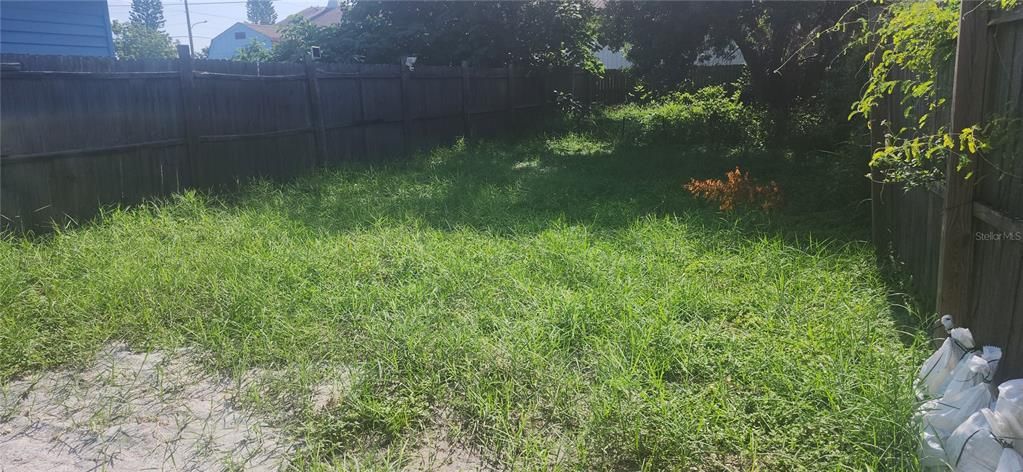 Active With Contract: $214,000 (3 beds, 0 baths, 1616 Square Feet)