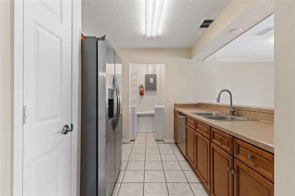 For Sale: $164,900 (2 beds, 2 baths, 968 Square Feet)