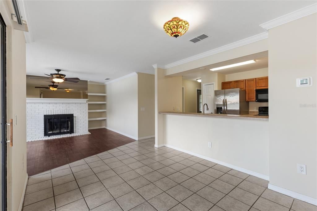 For Sale: $164,900 (2 beds, 2 baths, 968 Square Feet)