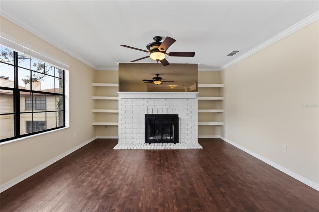 For Sale: $164,900 (2 beds, 2 baths, 968 Square Feet)