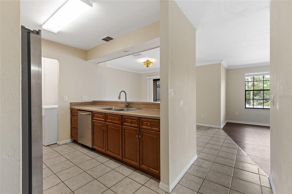 For Sale: $164,900 (2 beds, 2 baths, 968 Square Feet)
