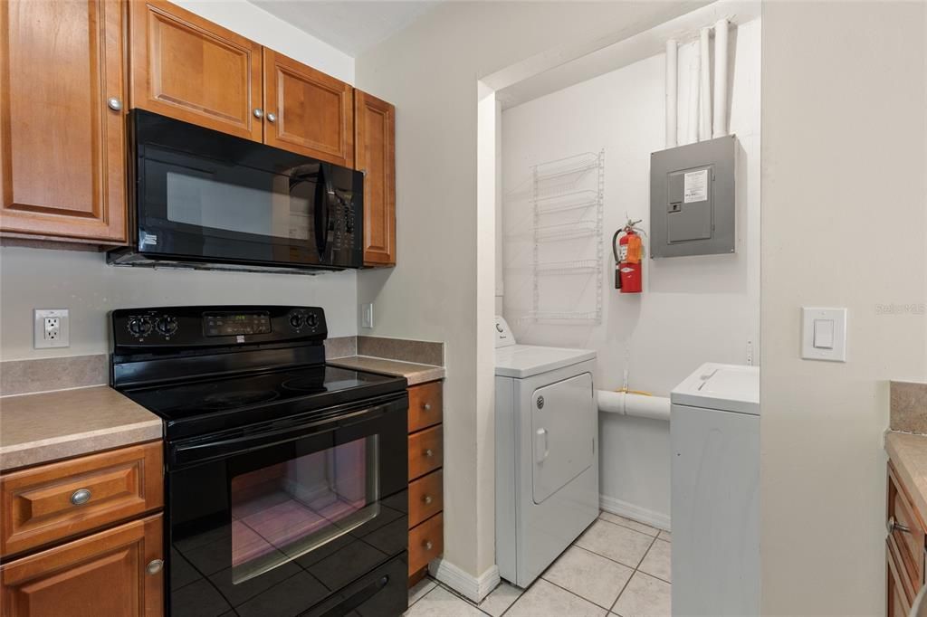 For Sale: $164,900 (2 beds, 2 baths, 968 Square Feet)