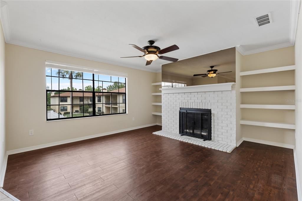 For Sale: $164,900 (2 beds, 2 baths, 968 Square Feet)