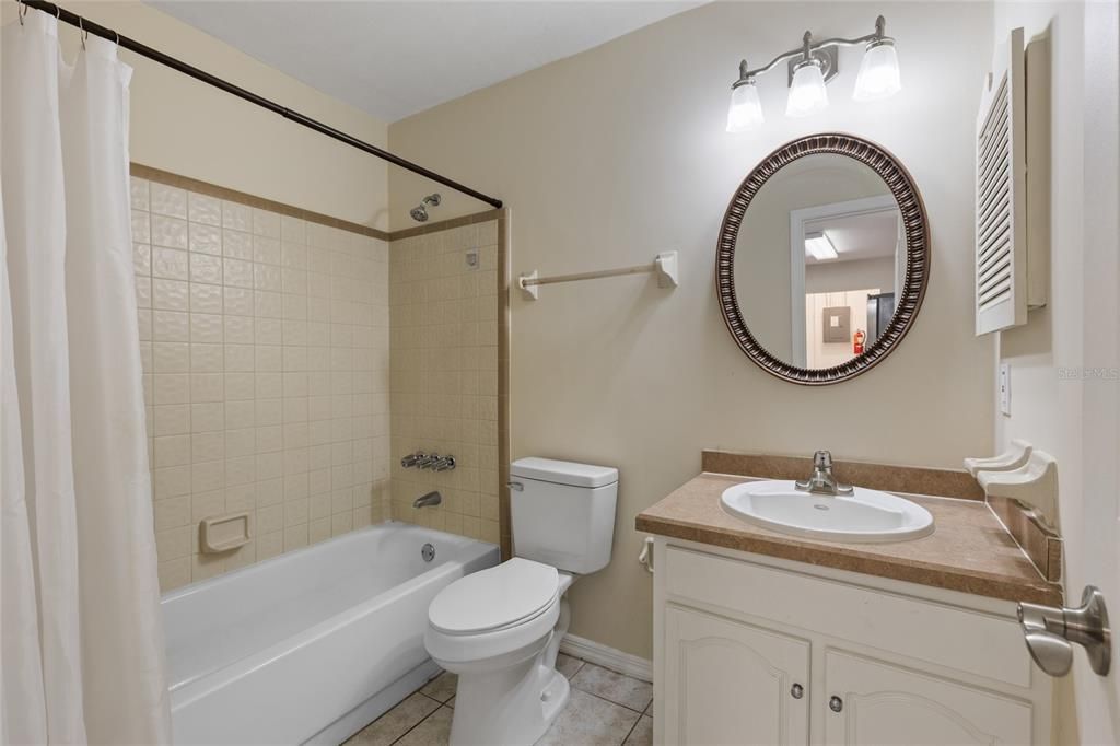 For Sale: $164,900 (2 beds, 2 baths, 968 Square Feet)