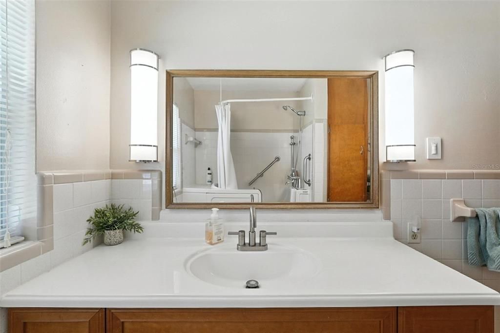 For Sale: $747,000 (2 beds, 2 baths, 1140 Square Feet)