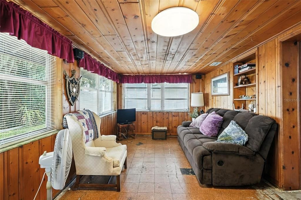 For Sale: $747,000 (2 beds, 2 baths, 1140 Square Feet)