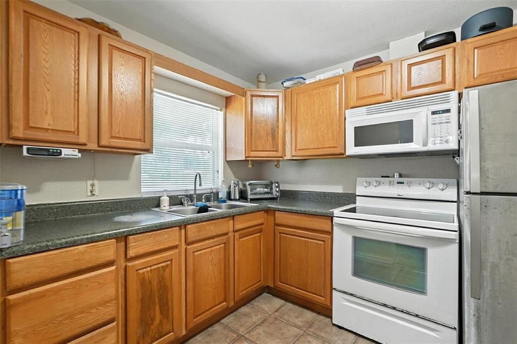 For Sale: $747,000 (2 beds, 2 baths, 1140 Square Feet)