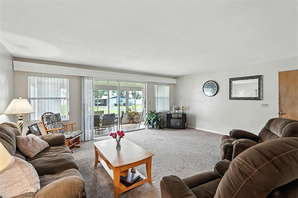 For Sale: $747,000 (2 beds, 2 baths, 1140 Square Feet)