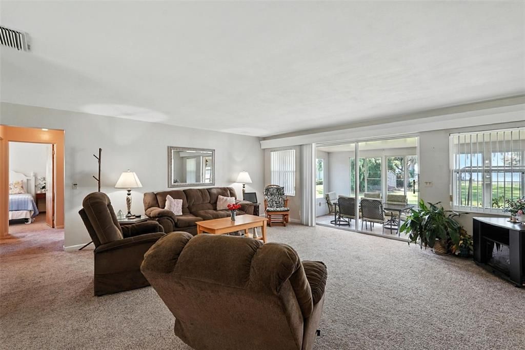 For Sale: $747,000 (2 beds, 2 baths, 1140 Square Feet)