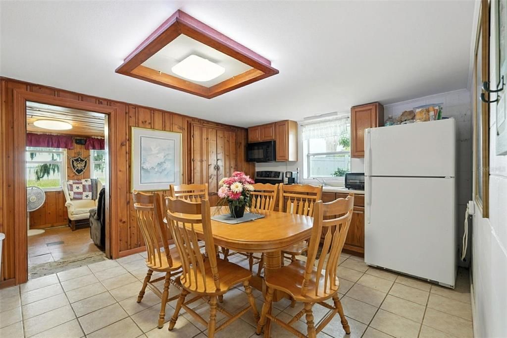 For Sale: $747,000 (2 beds, 2 baths, 1140 Square Feet)