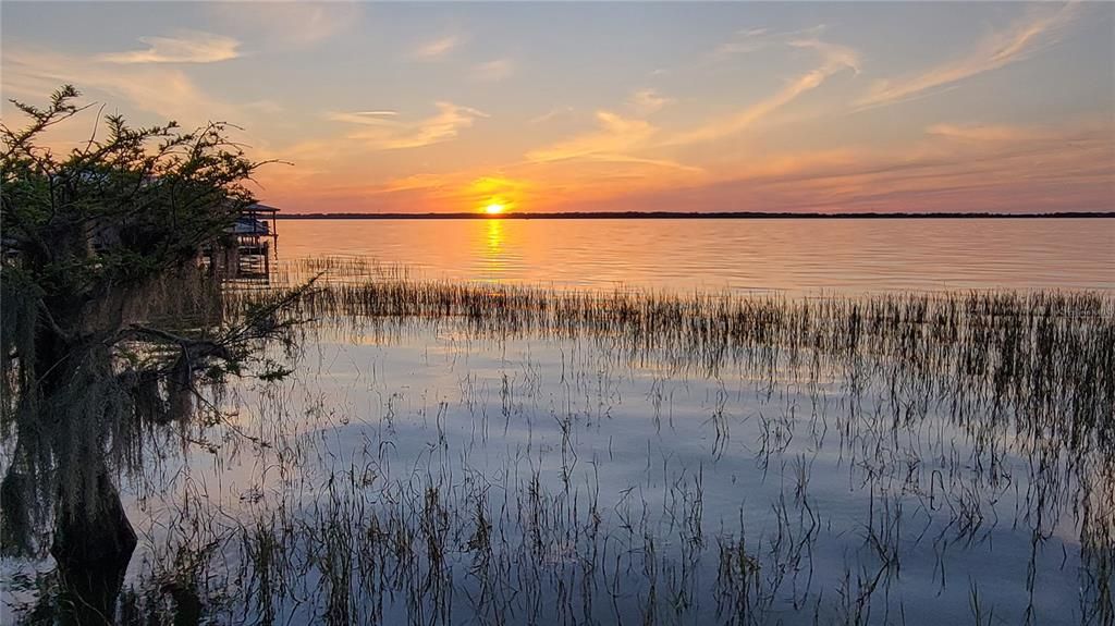 For Sale: $747,000 (2 beds, 2 baths, 1140 Square Feet)