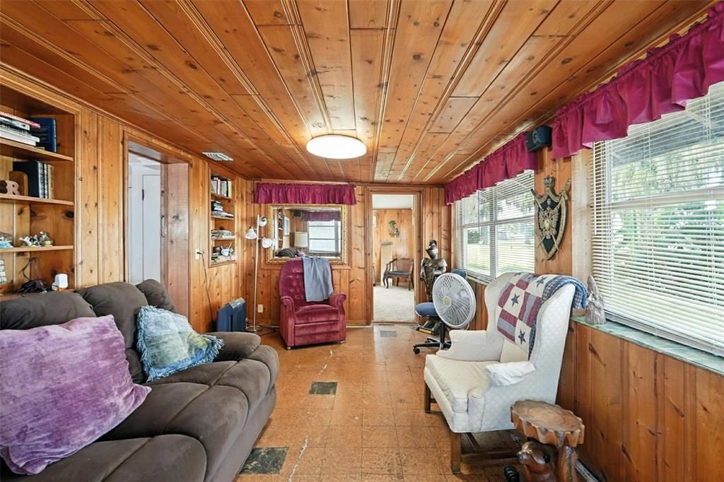 For Sale: $747,000 (2 beds, 2 baths, 1140 Square Feet)