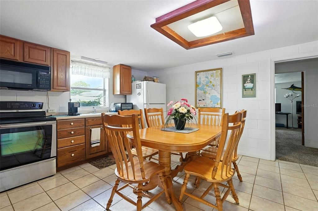 For Sale: $747,000 (2 beds, 2 baths, 1140 Square Feet)