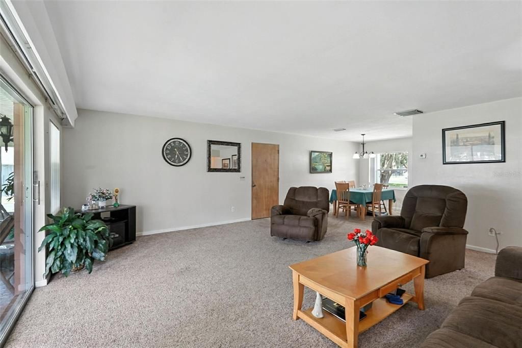 For Sale: $747,000 (2 beds, 2 baths, 1140 Square Feet)