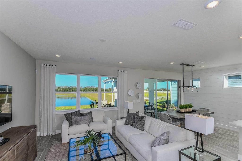 Под контрактом: $453,330 (2 спален, 2 ванн, 1670 Квадратных фут)