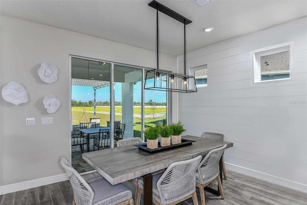 Под контрактом: $453,330 (2 спален, 2 ванн, 1670 Квадратных фут)