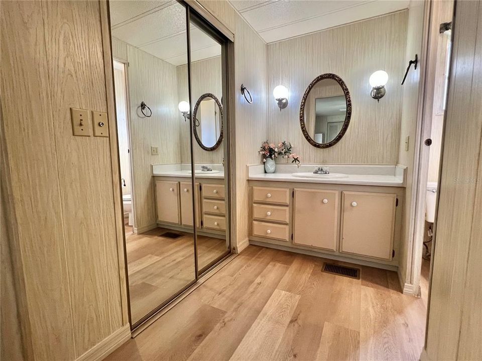 For Sale: $89,000 (2 beds, 2 baths, 1056 Square Feet)