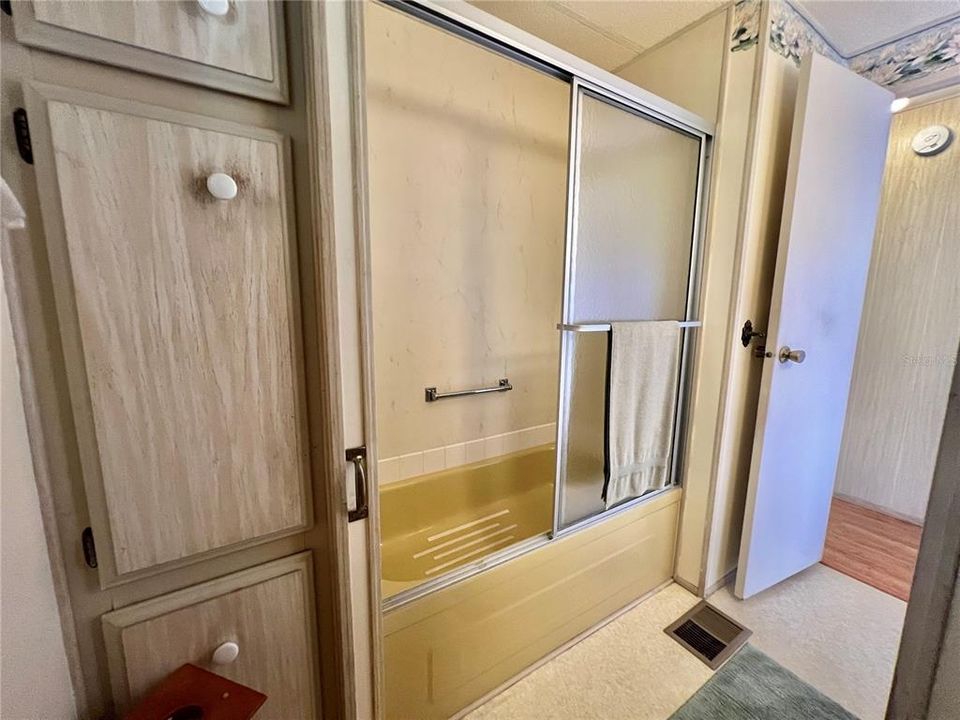 For Sale: $89,000 (2 beds, 2 baths, 1056 Square Feet)