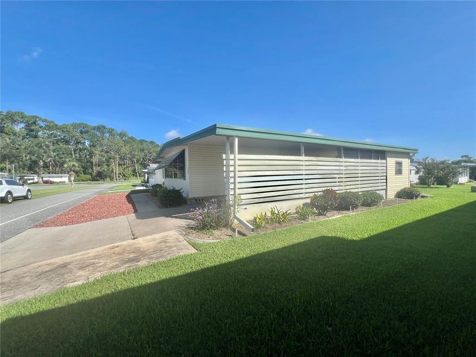 For Sale: $89,000 (2 beds, 2 baths, 1056 Square Feet)