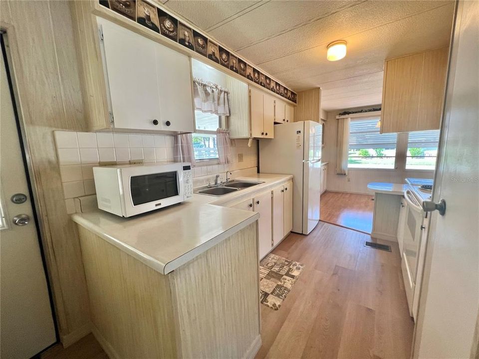 For Sale: $89,000 (2 beds, 2 baths, 1056 Square Feet)