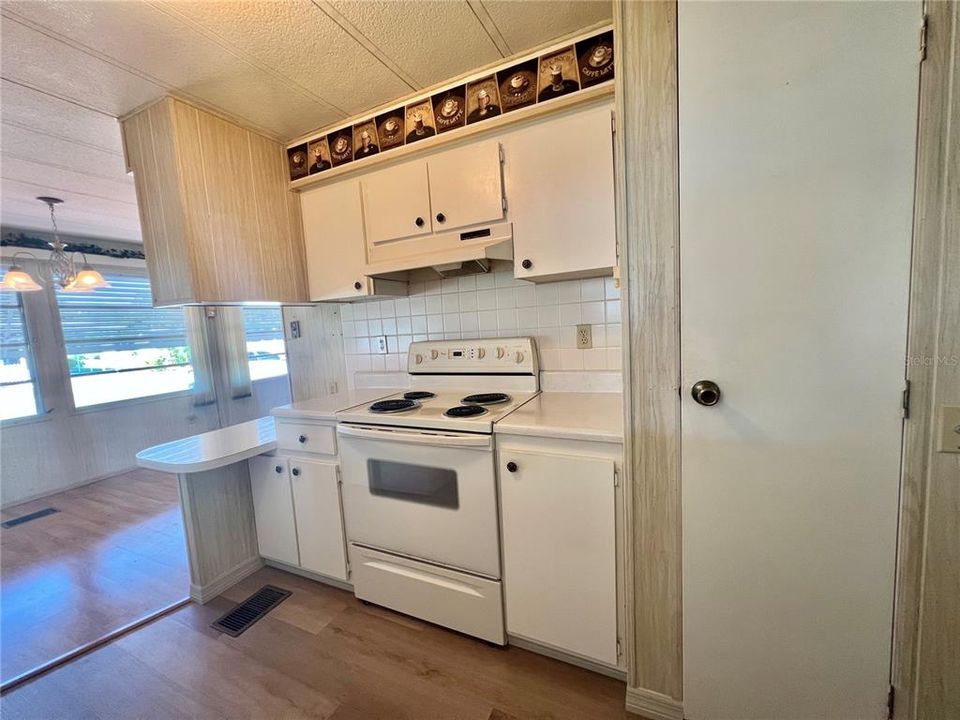 For Sale: $89,000 (2 beds, 2 baths, 1056 Square Feet)