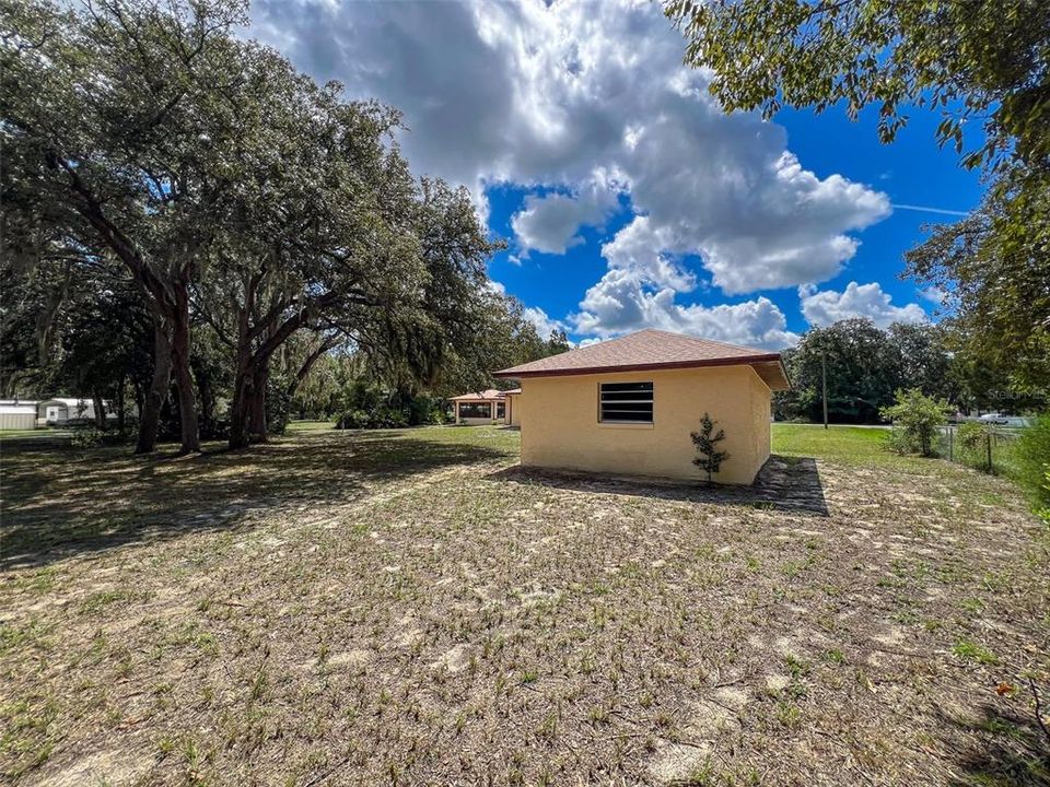 合同活跃: $269,900 (2 贝兹, 2 浴室, 1208 平方英尺)