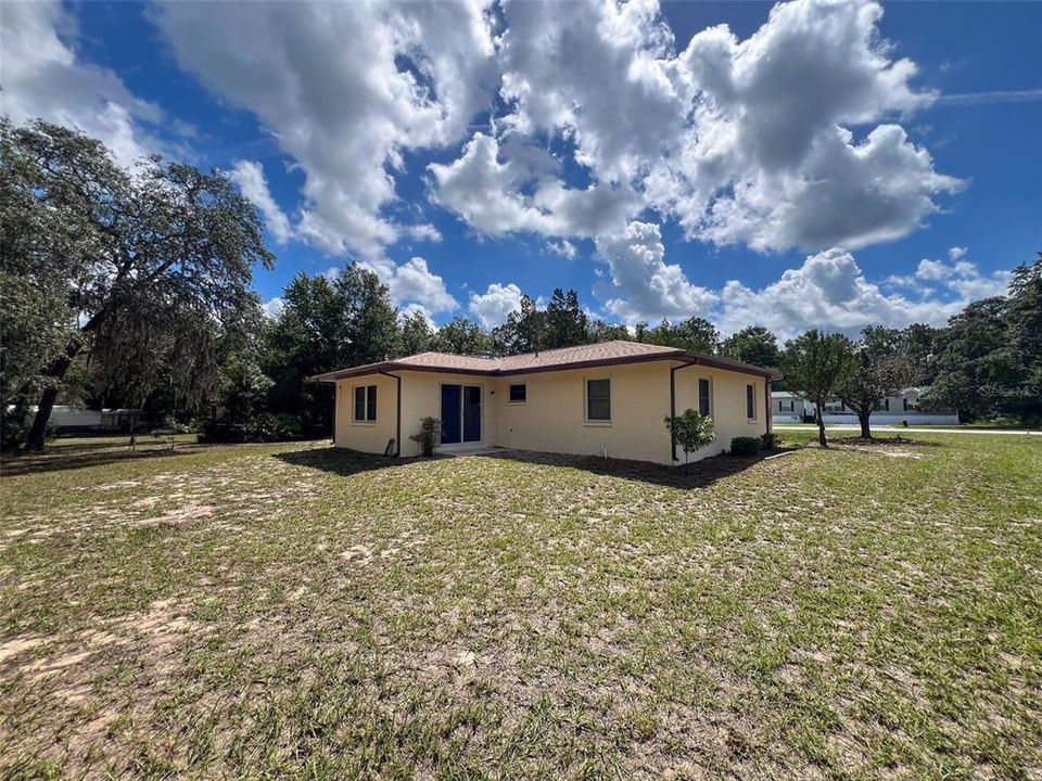 合同活跃: $269,900 (2 贝兹, 2 浴室, 1208 平方英尺)